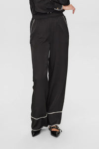 Pantalón con detalle NEGRO